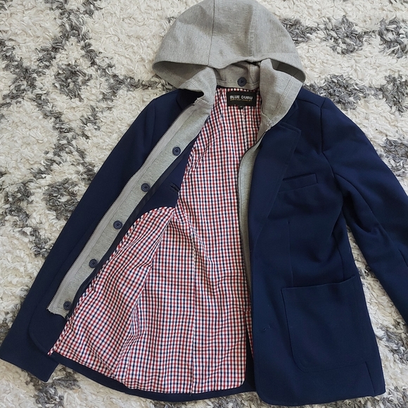 Boys suit with removable hood - Picture 2 of 4